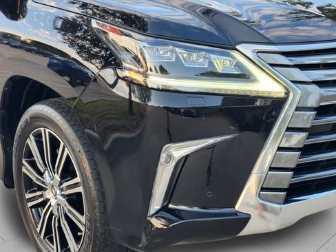 Used 2021 Lexus LX 570 4WD w/ Luxury Package image 36