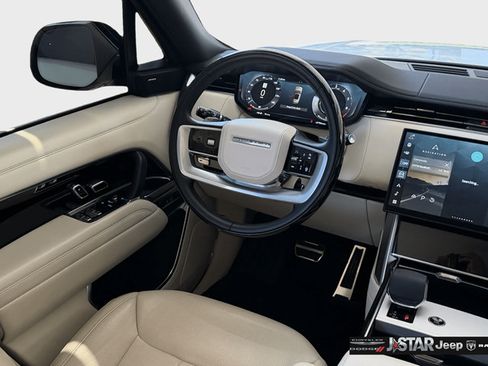 Used 2025 Land Rover Range Rover SE AWD/4WD image 14