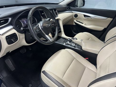 Used 2019 INFINITI QX50 Essential w/ Premium Heat Package AWD/4WD image 2