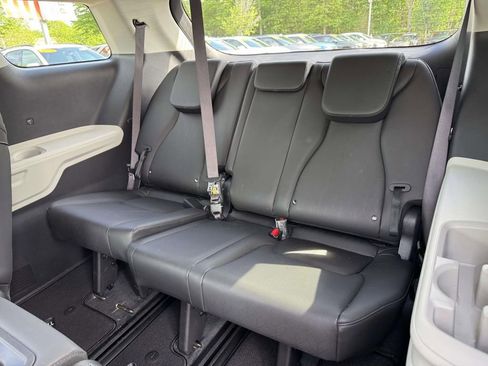 Used 2024 Kia Carnival LX FWD image 15