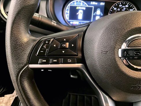 Used 2019 Nissan Kicks SV FWD image 17