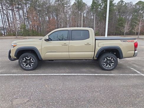 Used 2016 Toyota Tacoma TRD Off-Road image 7