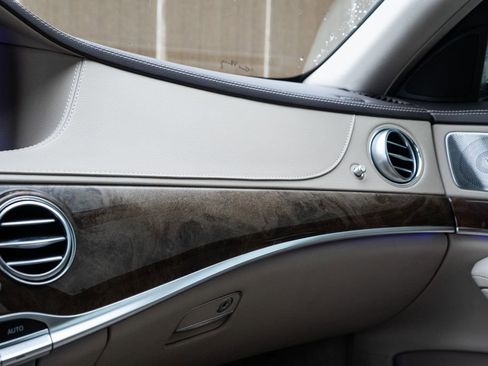 Used 2017 Mercedes-Benz S 550 Sedan image 29