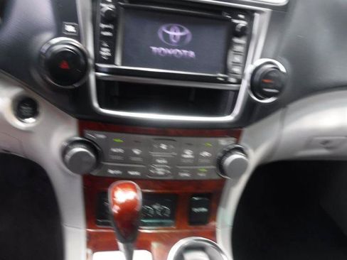 Used 2013 Toyota Highlander Limited FWD image 29