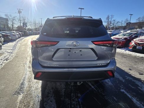 Certified 2023 Toyota Highlander XLE image 5