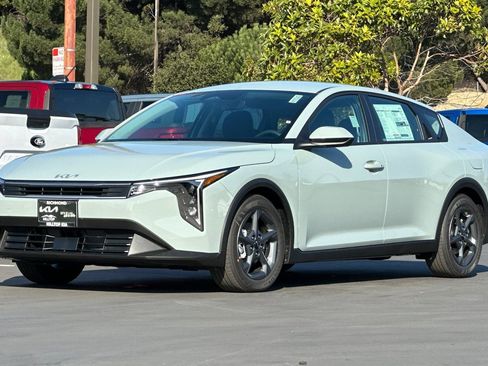 New 2026 Kia K4 LXS image 8