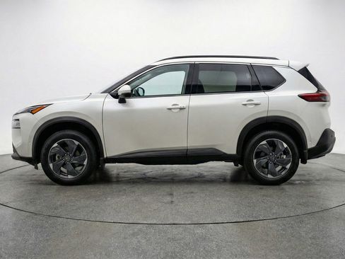 Used 2025 Nissan Rogue SV AWD/4WD image 5