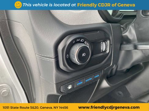 Used 2025 Jeep Wrangler Sahara image 22