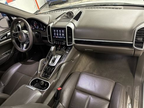 Used 2017 Porsche Cayenne Platinum Edition w/ Premium Package (PJV) AWD/4WD image 45