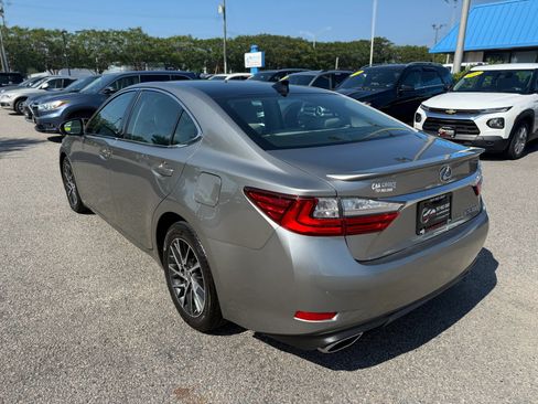 Used 2017 Lexus ES 350 w/ Luxury Package FWD image 10