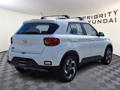 New 2026 Hyundai Venue SEL FWD image 4
