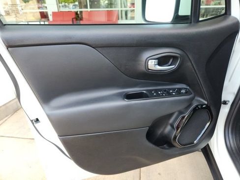 Used 2017 Jeep Renegade Altitude AWD/4WD image 14