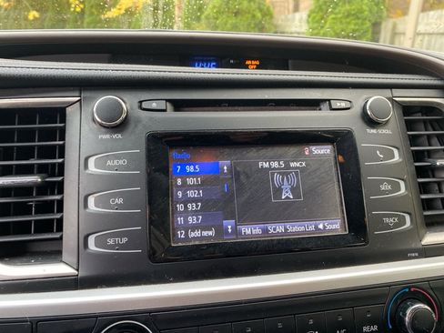 Used 2019 Toyota Highlander LE image 13