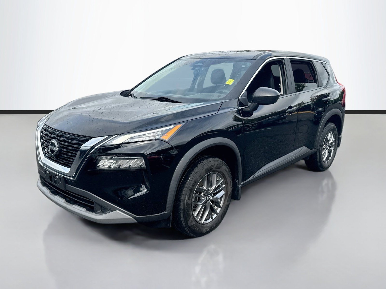 Used 2023 Nissan Rogue S AWD/4WD image 3