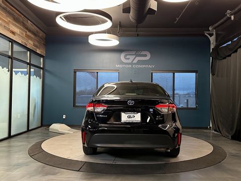 Used 2025 Toyota Corolla LE image 4