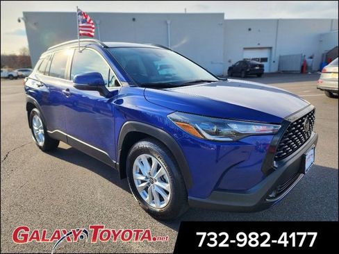 Used 2022 Toyota Corolla Cross LE image 1