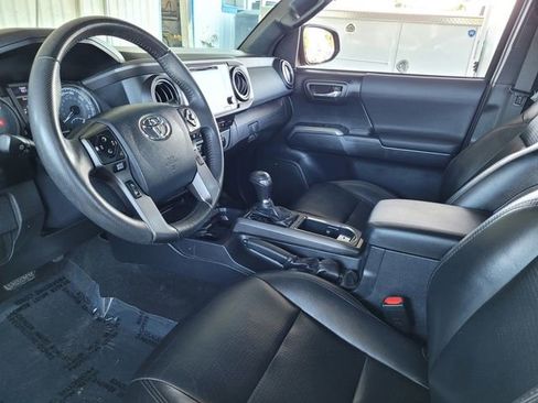 Used 2019 Toyota Tacoma TRD Off-Road AWD/4WD image 11