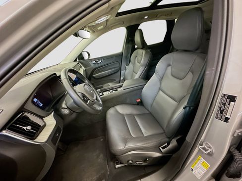 Used 2025 Volvo XC60 B5 Plus image 13