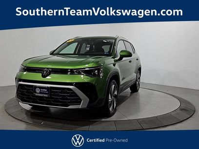 Used 2025 Volkswagen Taos SE w/ Panoramic Sunroof Package