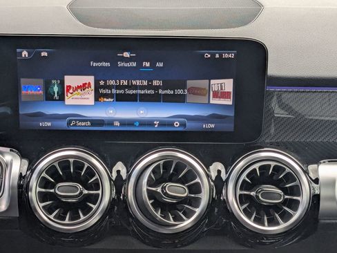 Certified 2024 Mercedes-Benz GLB 250 image 5