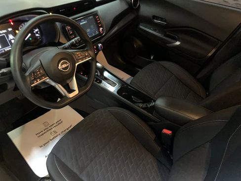 Used 2024 Nissan Kicks SV FWD image 11