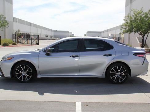 Used 2022 Toyota Camry SE FWD image 8