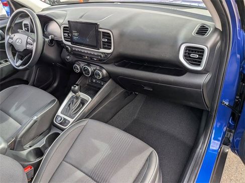 Used 2025 Hyundai Venue Limited image 33