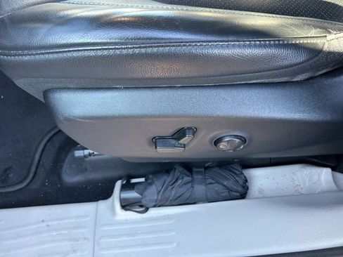 Used 2021 Chrysler Pacifica Touring-L w/ Premium & Safety Sphere Group image 16