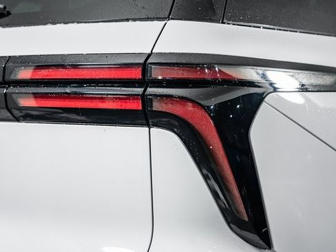 New 2026 Chevrolet Traverse LT w/ Sun and Wheel Package image 8