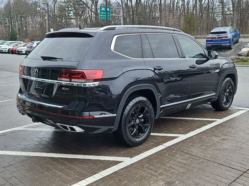 Certified 2022 Volkswagen Atlas SEL Premium image 2