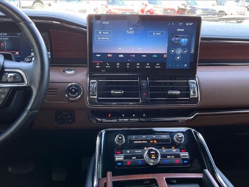 Used 2023 Lincoln Navigator L Reserve image 6
