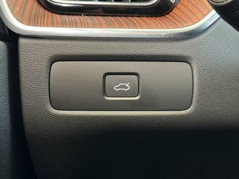 Certified 2023 Volvo XC60 B5 Plus w/ Protection Package Premier FWD image 28