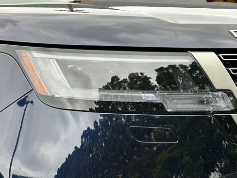 New 2025 Land Rover Range Rover Long Wheelbase SE AWD/4WD image 9