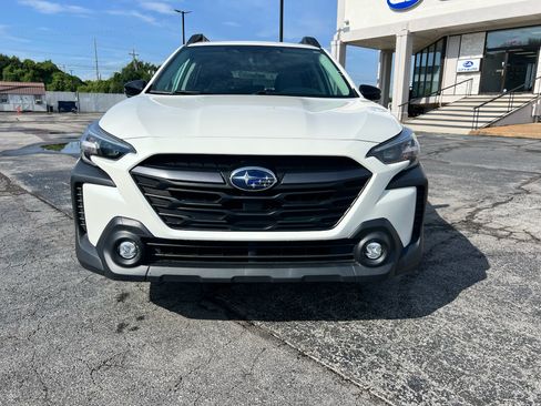 Used 2023 Subaru Outback Premium AWD/4WD image 2