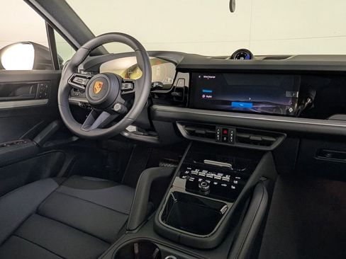 New 2026 Porsche Cayenne image 22