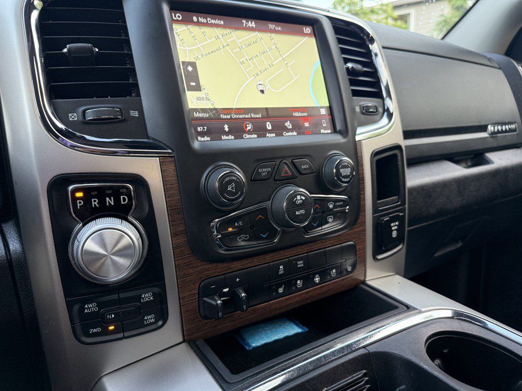 Used 2019 RAM 1500 Laramie AWD/4WD image 40