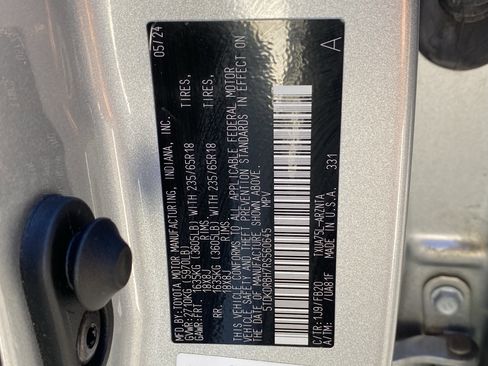 Used 2024 Toyota Highlander LE image 31