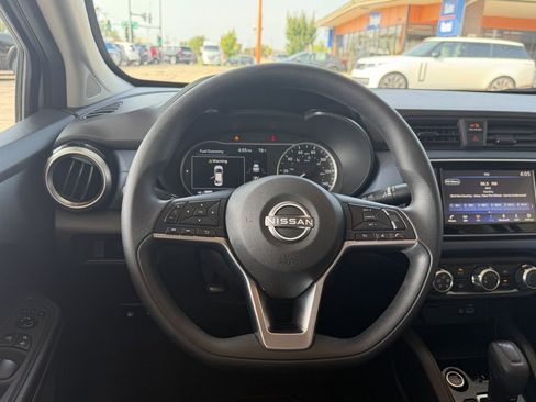 Used 2025 Nissan Versa SV FWD image 12