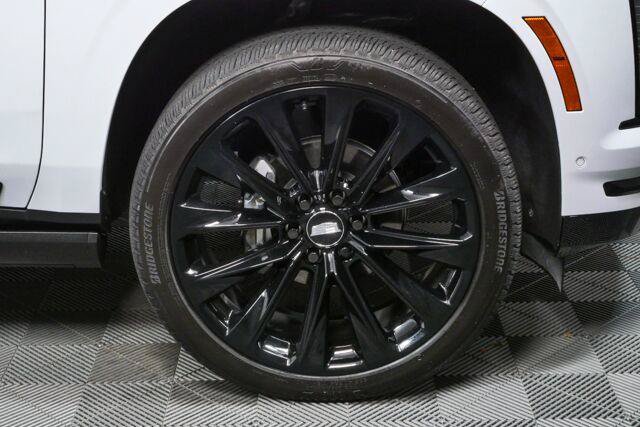 Certified 2026 Cadillac Escalade ESV Platinum Sport w/ LPO, ONYX Package AWD/4WD image 40
