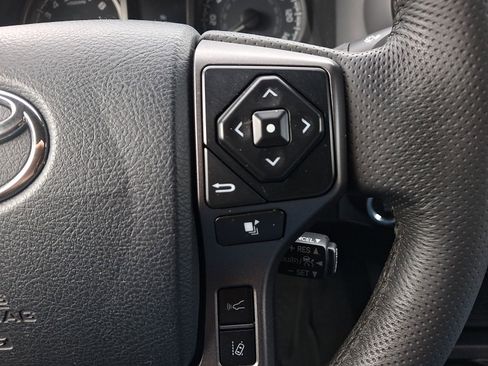 Used 2020 Toyota Tacoma TRD Off-Road AWD/4WD image 22