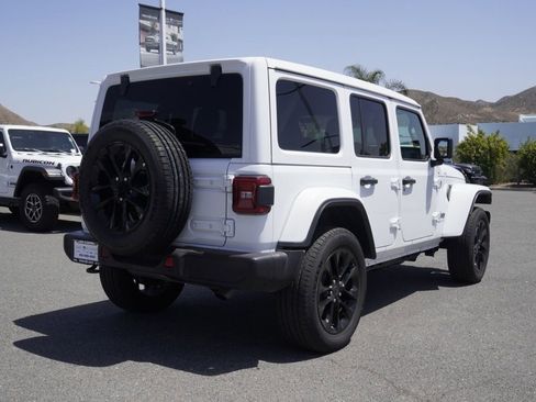 Used 2025 Jeep Wrangler Willys image 3