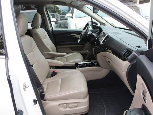 Used 2016 Honda Pilot Touring image 24