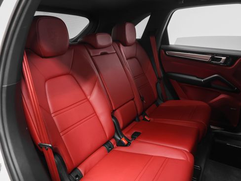 Used 2023 Porsche Cayenne S Platinum AWD/4WD image 25