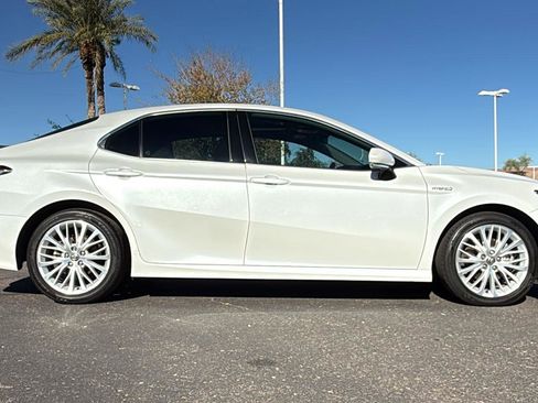 Used 2020 Toyota Camry XLE image 8