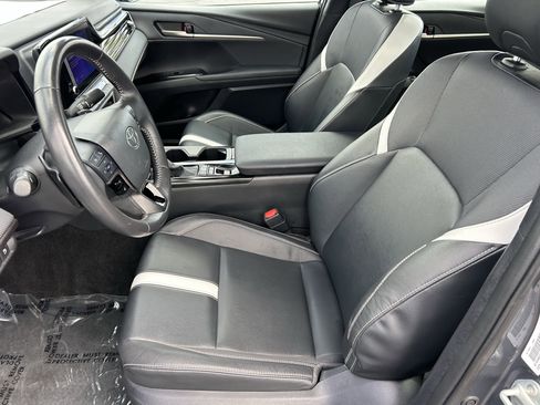 Used 2025 Toyota Camry SE FWD image 14