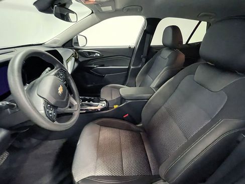 Used 2024 Chevrolet Trax LT FWD image 3