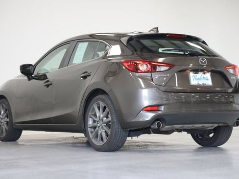 Used 2018 MAZDA MAZDA3 Grand Touring w/ Premium Equipment Package FWD image 12