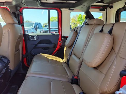 Used 2022 Jeep Wrangler Unlimited Sahara w/ Cold Weather Group image 12