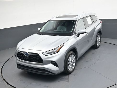 Used 2023 Toyota Highlander Limited image 32