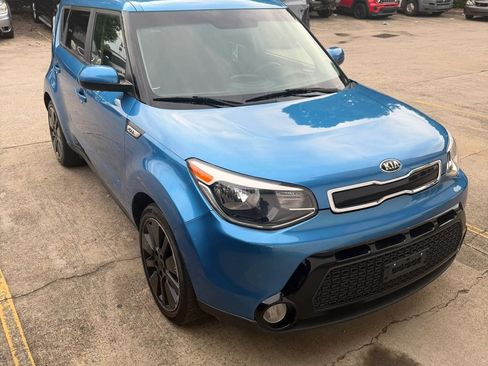 Used 2016 Kia Soul + w/ Designer's Package FWD image 2